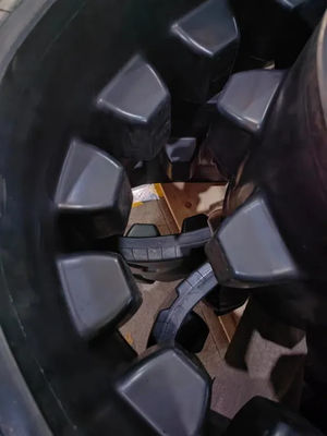 406x152.4x52 Dynapac F141CR/R141CS için asfalt döşeme lastik pist cihazları