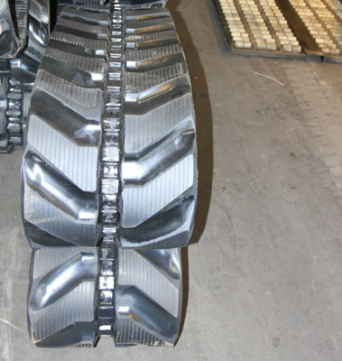 450x81.5x76 Excavator 81.5mm Pitch ile kauçuk izleri