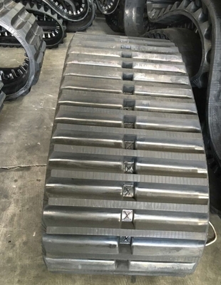 700x125x78 OEM Daha Az Toprak Zararı Büyük Dumper LD700 Kauçuk İzleri