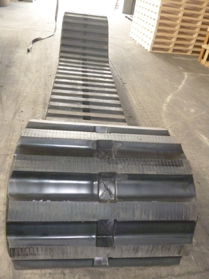 700x125x78 OEM Daha Az Toprak Zararı Büyük Dumper LD700 Kauçuk İzleri