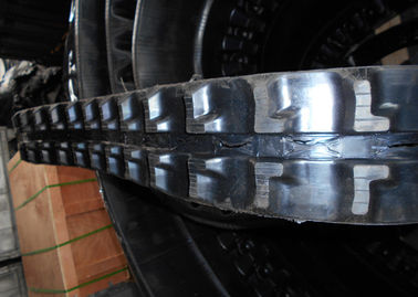 Küçük Ekskavatör Kauçuk Az Yollar Hasarlı 130mm Genişlik 72mm Pitch Tracks