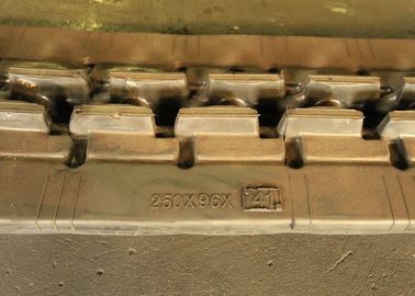 Düşük Gürültü Ekskavatör Kauçuk Parçalar Boyutu 250 X 96 X 41mm Kubota Rx202 U20 Için