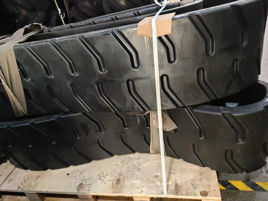 406x152.4x52 Dynapac F141CR/R141CS için asfalt döşeme lastik pist cihazları