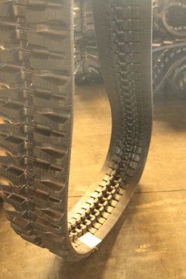 250mm Genişlik Ekskavatör Lastik Paletleri Ekskavatör Yedek Parçaları Düşük Gürültü