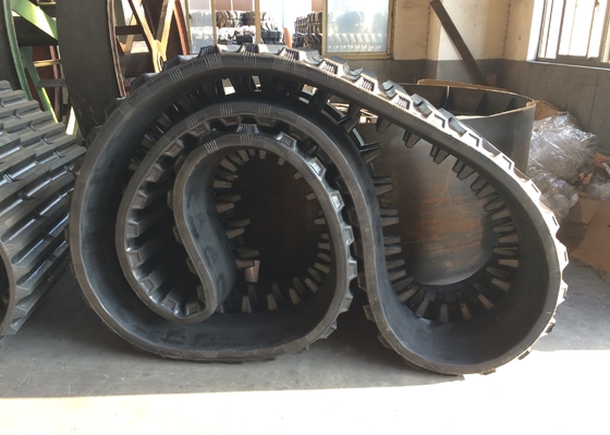 150mm Pitch Büyük Damperli Lastik Paletler Sürekli 800mm Genişlik