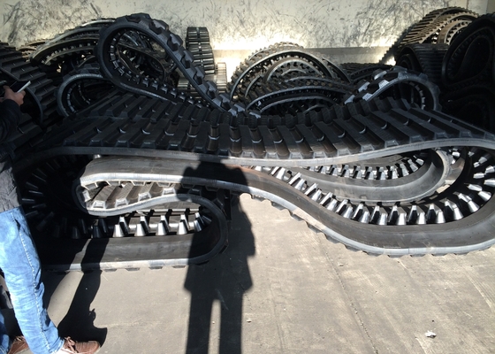 150mm Pitch Büyük Damperli Lastik Paletler Sürekli 800mm Genişlik