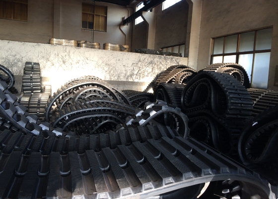 150mm Pitch Büyük Damperli Lastik Paletler Sürekli 800mm Genişlik